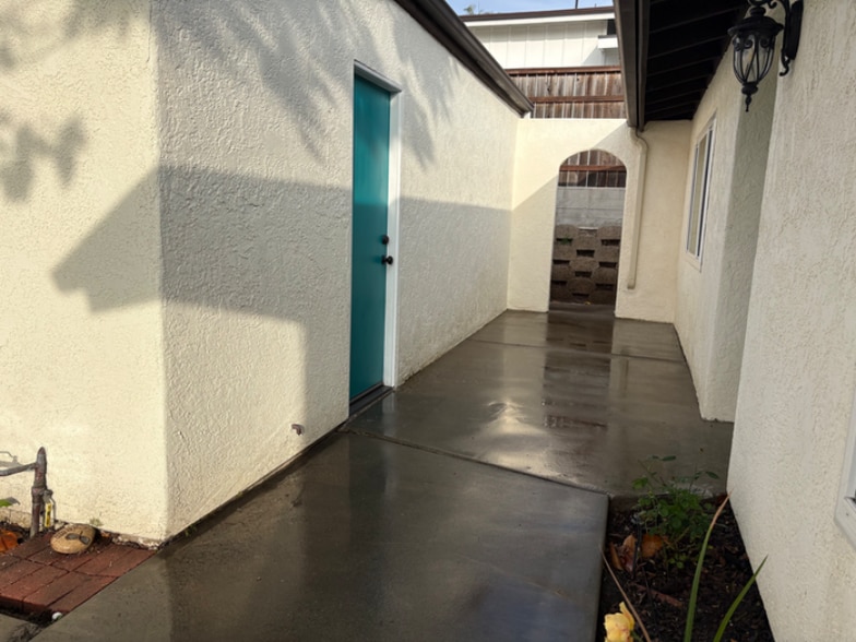 Building Photo - 112 Avenida Dolores