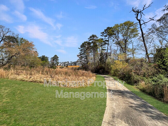 Building Photo - 305 Mancini Dr