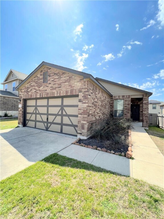 Building Photo - 901 Solitude Dr