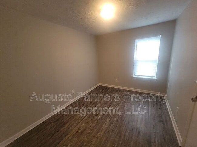 Building Photo - 114 Chalet North CT