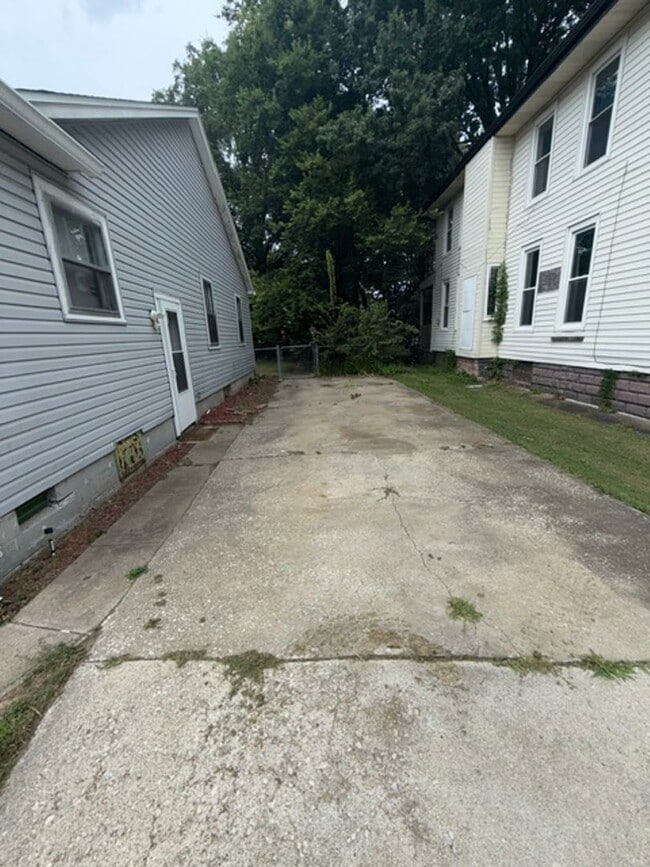 Building Photo - 730 Bayard Park Dr