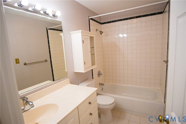 Building Photo - 215 N 19th St