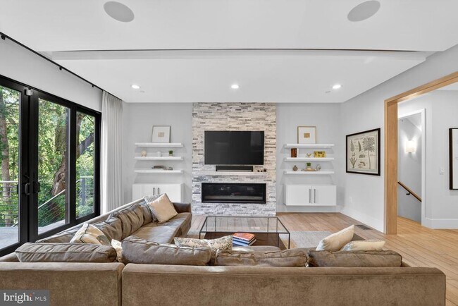 Building Photo - 5310 Dorsett Pl NW