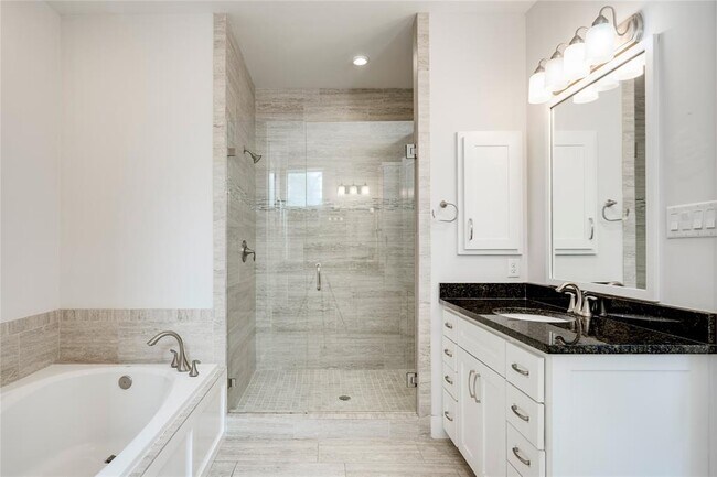 Building Photo - 2005 Bluebonnet Ln