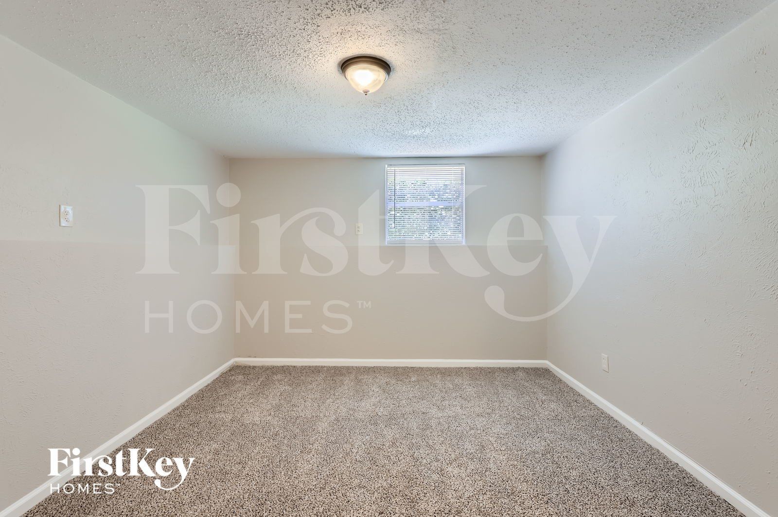 Building Photo - 917 Montclair Dr