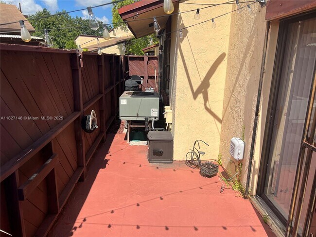 Building Photo - 6631 SW 137th Ct