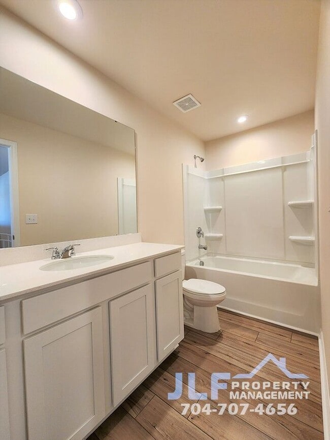 Building Photo - Coming Soon-Beautiful 5 Bed/3 Bath Home in...