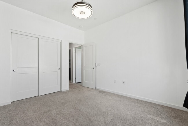 Building Photo - 105 Red Brick Dr