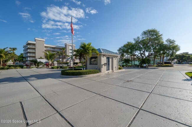 Building Photo - 601 Shorewood Dr