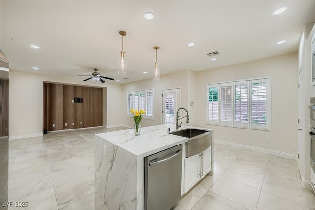 Building Photo - 840 S Paseo Rocoso Pl