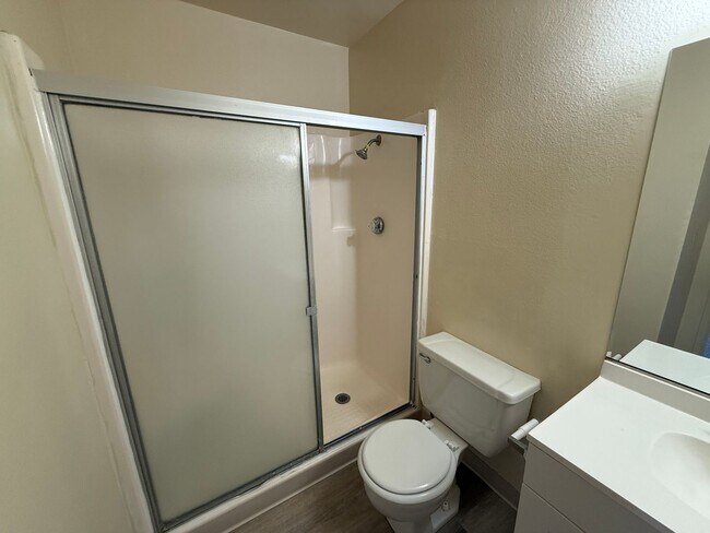 Building Photo - 1230 Hull Pl
