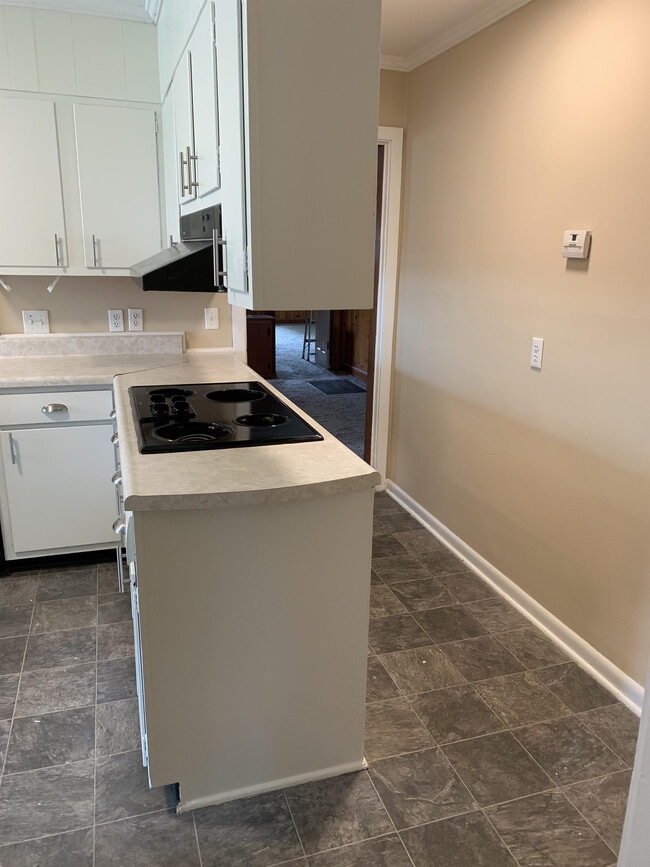 Building Photo - 5421 Pine St