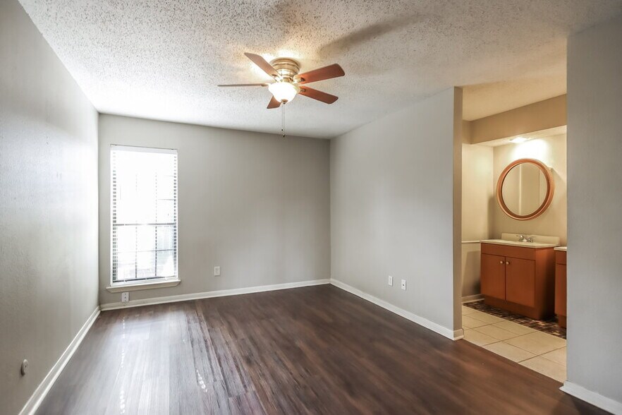 Building Photo - 18515 Denise Dale Ln