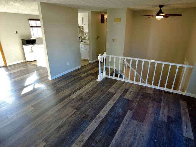 Building Photo - Spacious 3BR Bi-Level Home with 2-Car Garage in Reynoldsburg – $1,850/mo