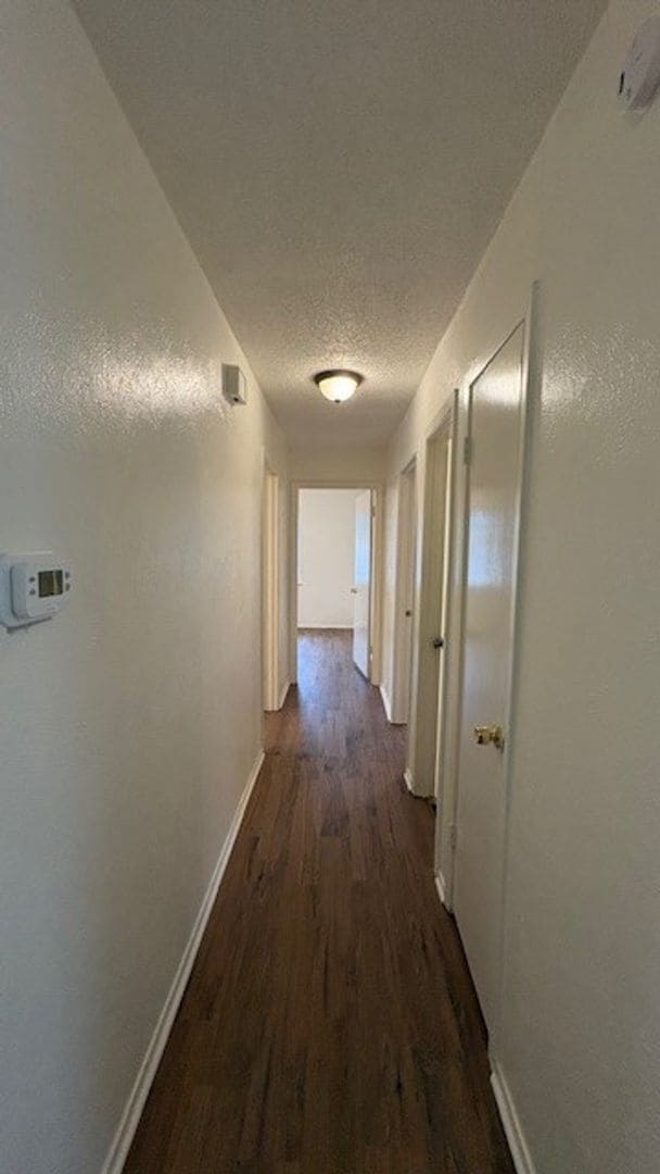 Building Photo - 3 Bedroom Duplex!