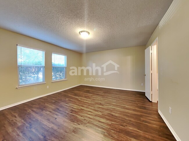 Building Photo - 115 Clover Leaf Ln