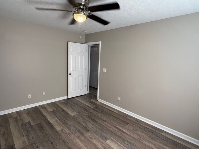 Building Photo - 107 Daneswood Ct