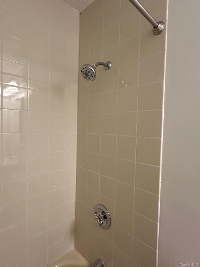 Building Photo - 14 Nosband Ave