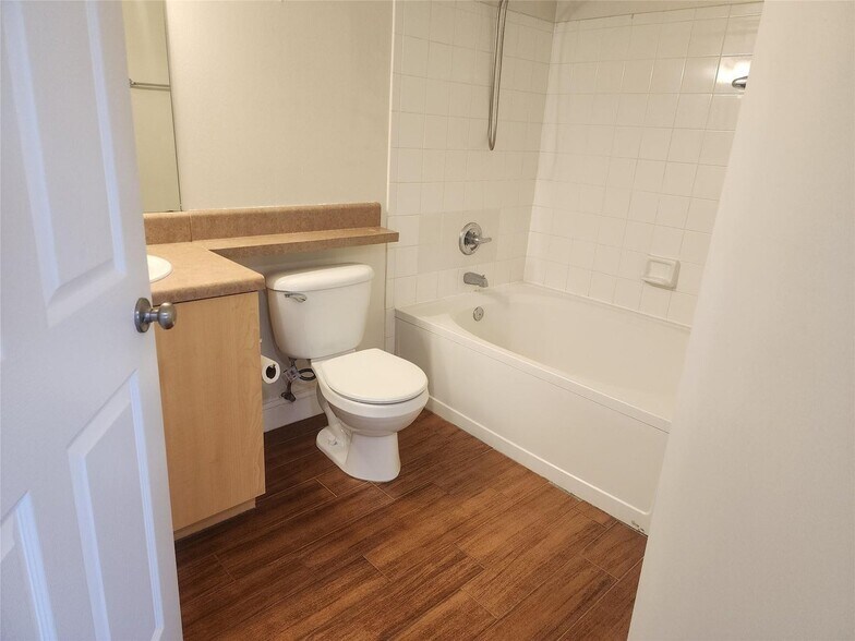 Building Photo - 317 Villa Cir