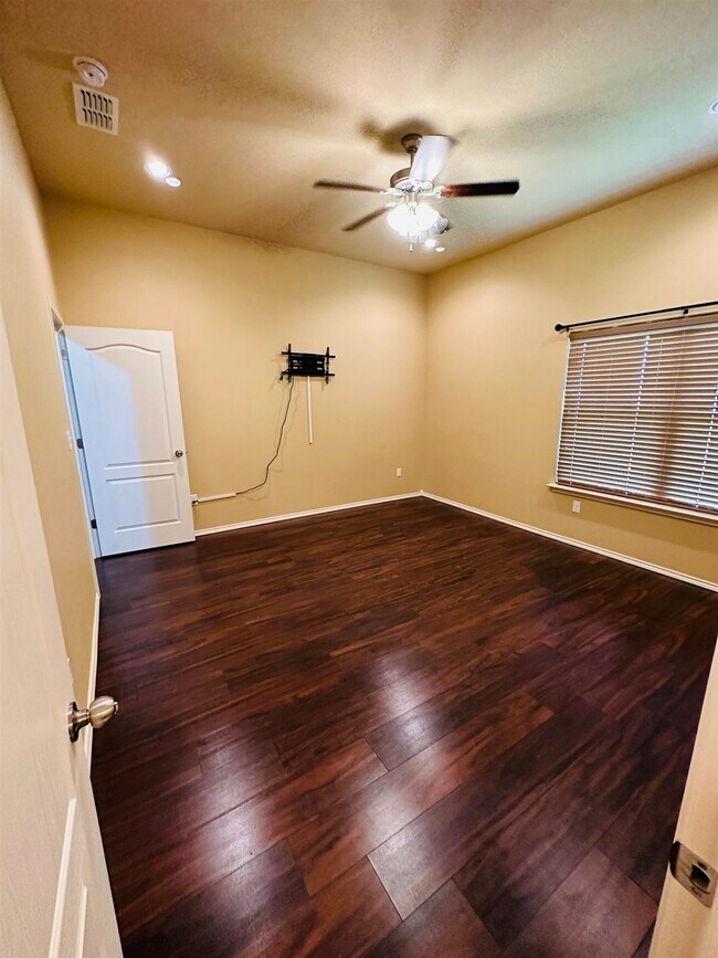 Building Photo - 5812 Montevista Dr