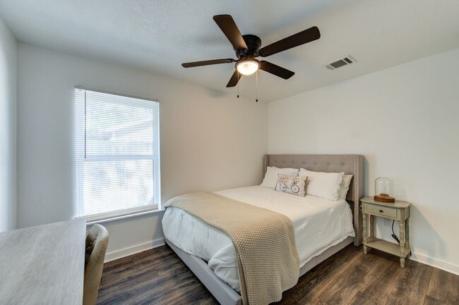 Building Photo - 5906 Hilary St