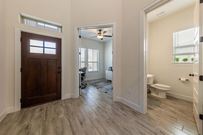 Building Photo - 2812 Sebring Cir