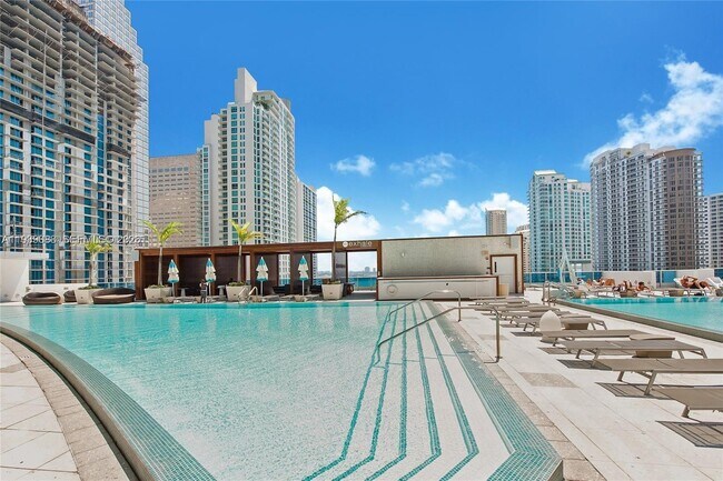 Building Photo - 200 Biscayne Blvd Way