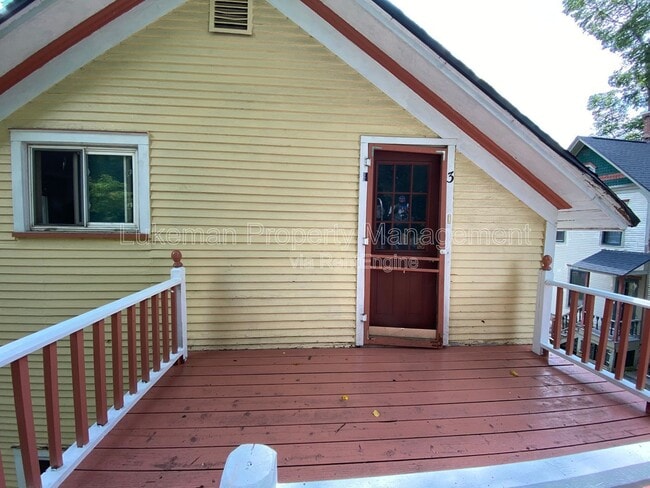 Building Photo - 1020 W Kalamazoo Ave