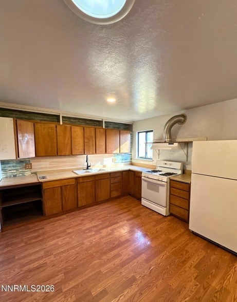 Building Photo - 39 E K St