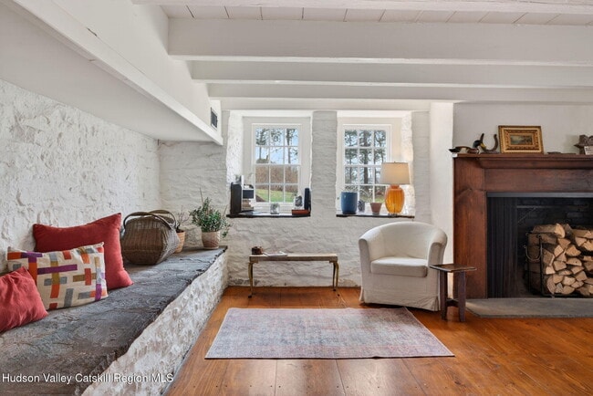 Building Photo - 48 Oak Rd