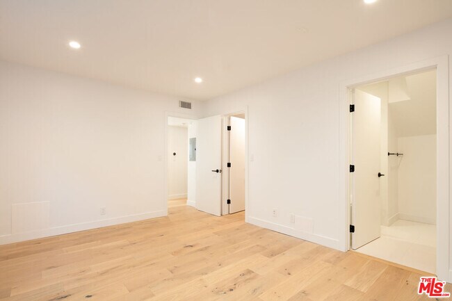Building Photo - 2811 3rd St