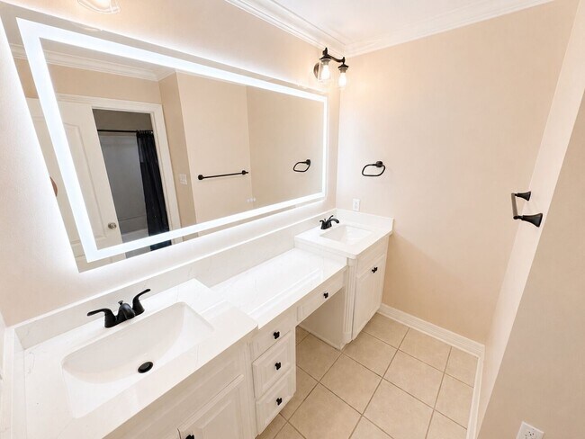 Building Photo - 1022 Creole Dr
