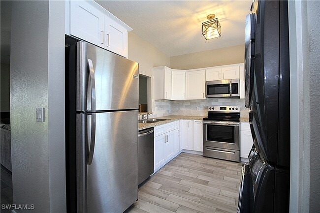 Building Photo - 6129 Lakefront Dr