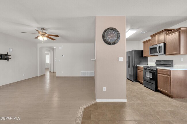 Building Photo - 803 Luisa St