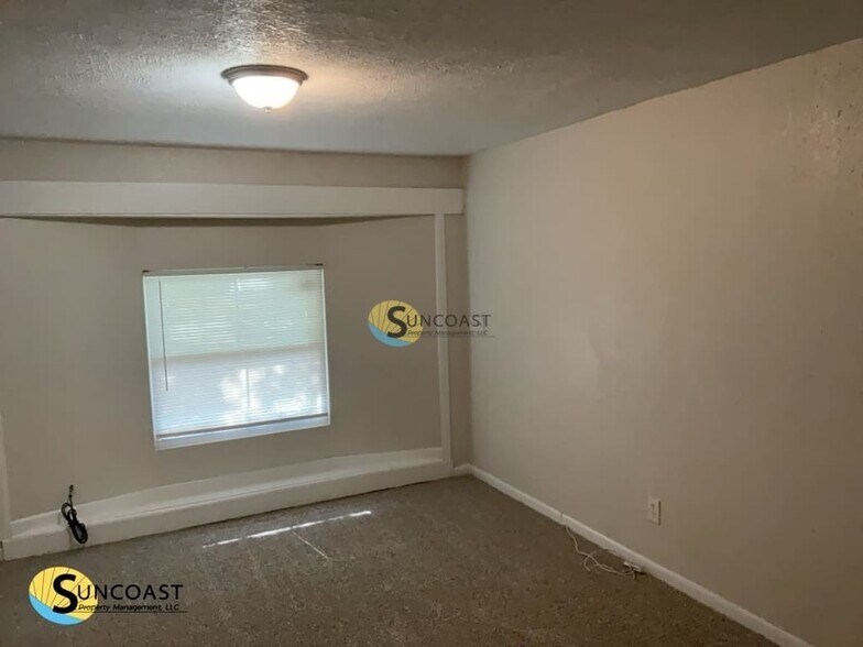 Building Photo - 4805 Locksley Ave