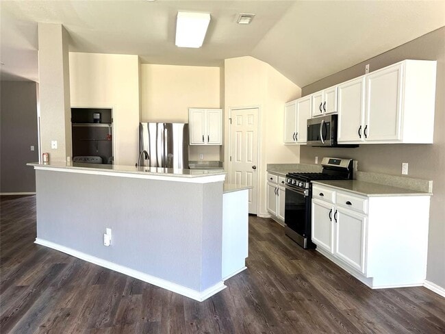 Building Photo - 15053 Babbling Brook Dr