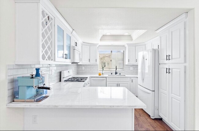 Building Photo - 35 Fleurance St