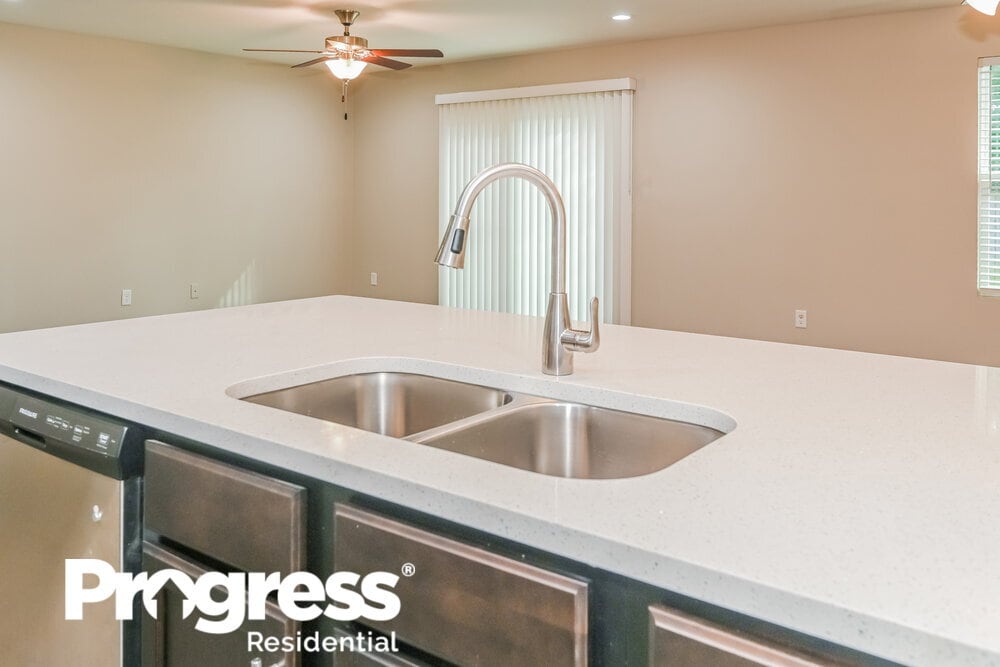 Building Photo - 1390 Sarahs Landing Dr