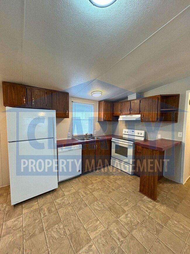 Building Photo - Three bedroom, single level home in Old Fo...