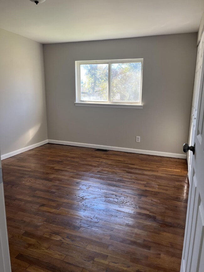 Building Photo - 5520 Bermuda Ln