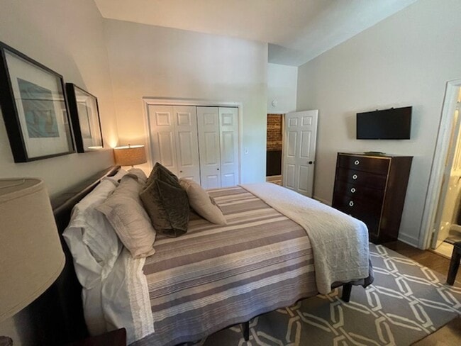 Building Photo - Stunning Furnished 3 Bedroom 3 Bath Condominium ON Piedmont Park!