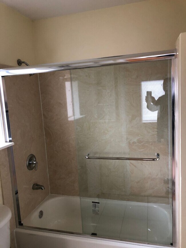 Building Photo - COMING SOON: 3 Bedroom 1 Bath House