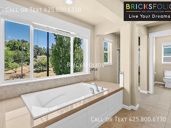 Building Photo - 814 Mount Baker Pl NE