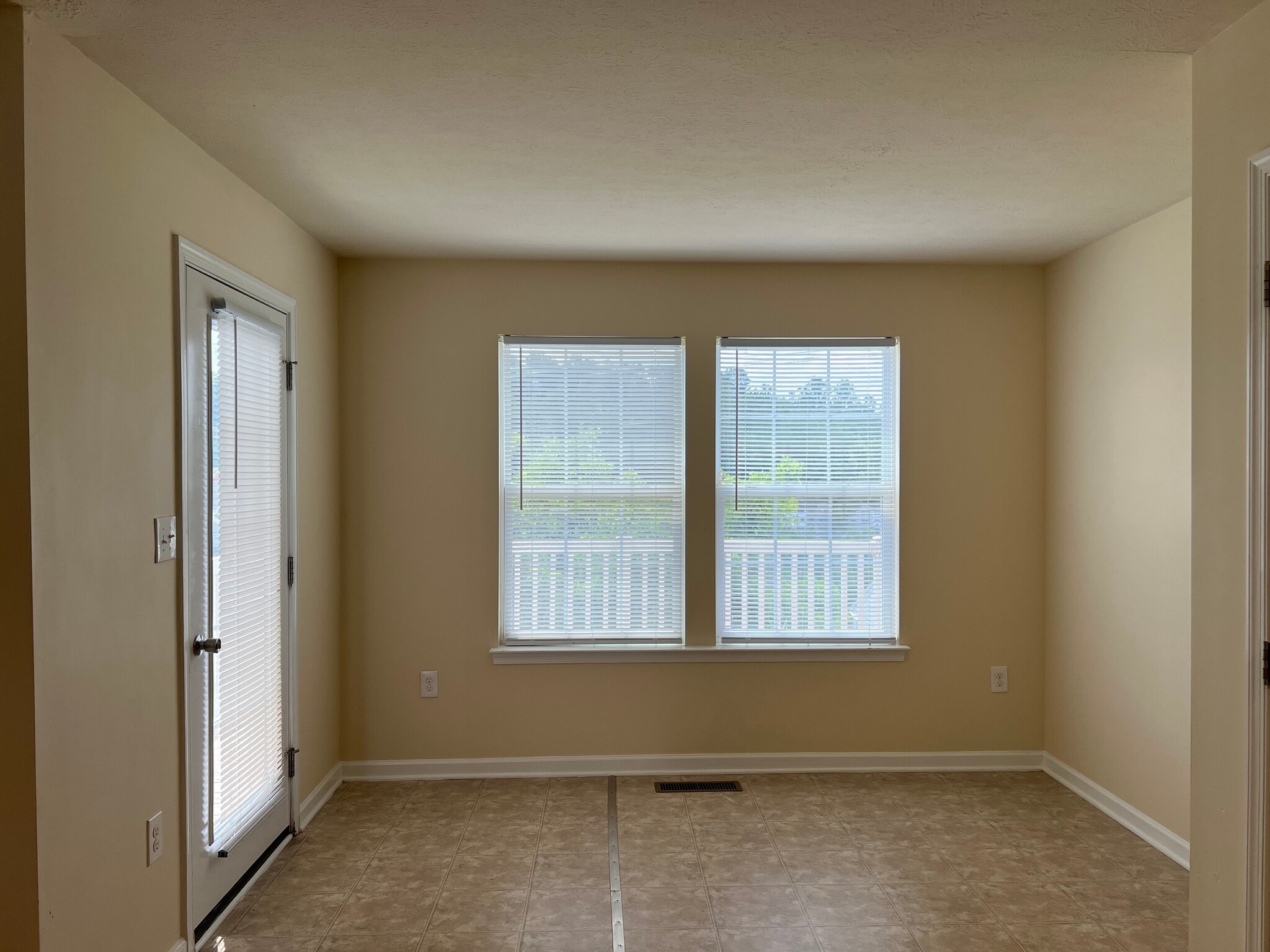 Building Photo - 325 Falcon Run