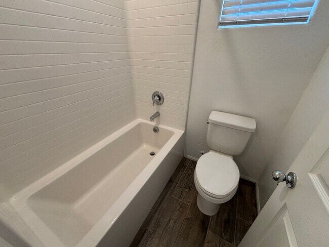 Building Photo - Charming 3-Bedroom Home with Spacious Back...