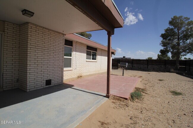 Building Photo - 351 Duanesburg St