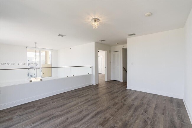 Building Photo - 2400 SW 27th Ave