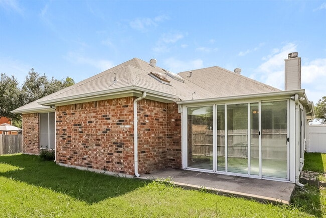 Building Photo - 5017 Eastcreek Dr