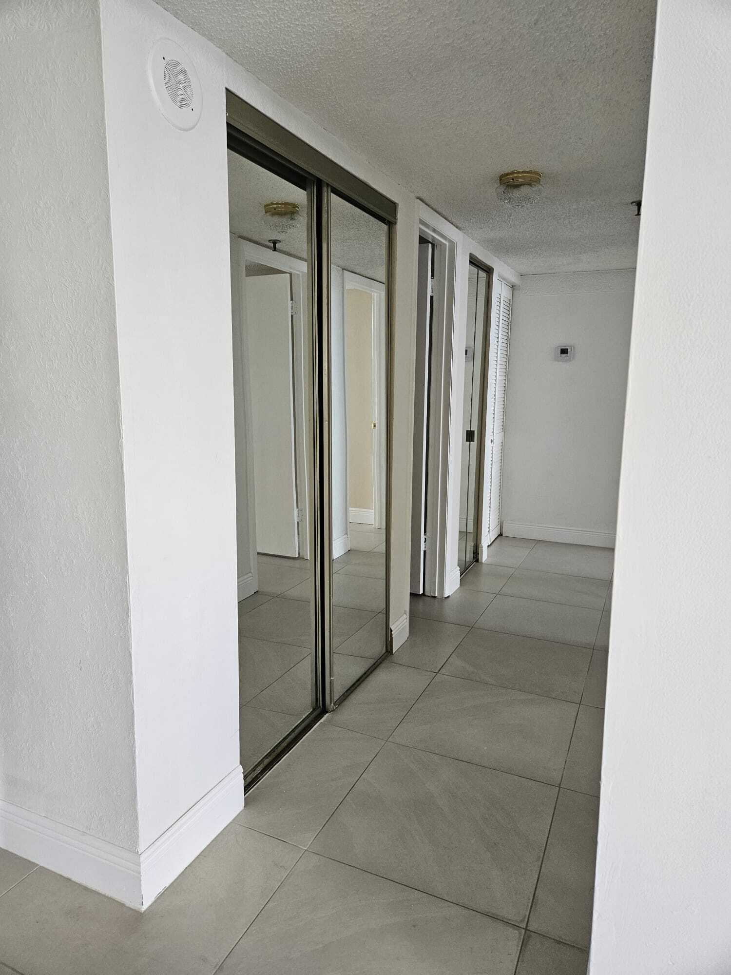 Building Photo - 105 Lake Emerald Dr