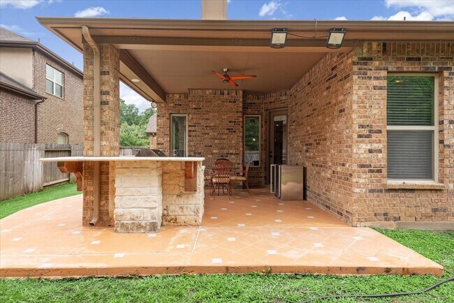Building Photo - 23034 Creek Park Dr